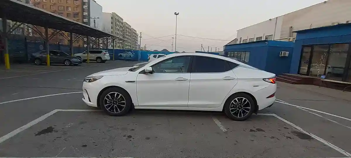 JAC J7 2023 года за 7 000 000 тг. в Алматы