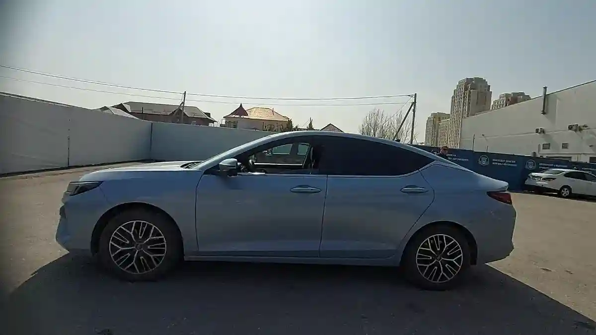 JAC J7 Plus 2024 года за 10 000 000 тг. в Шымкент