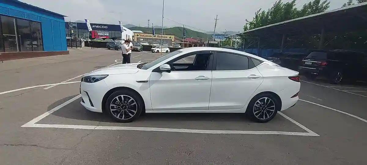JAC J7 2024 года за 8 300 000 тг. в Алматы