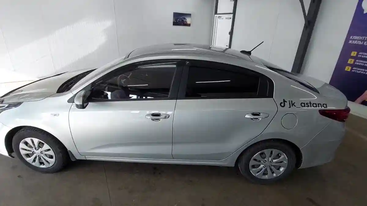 Kia Rio 2021 года за 8 900 000 тг. в Астана