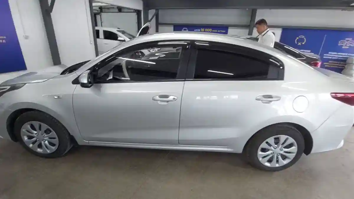 Kia Rio 2021 года за 7 900 000 тг. в Астана