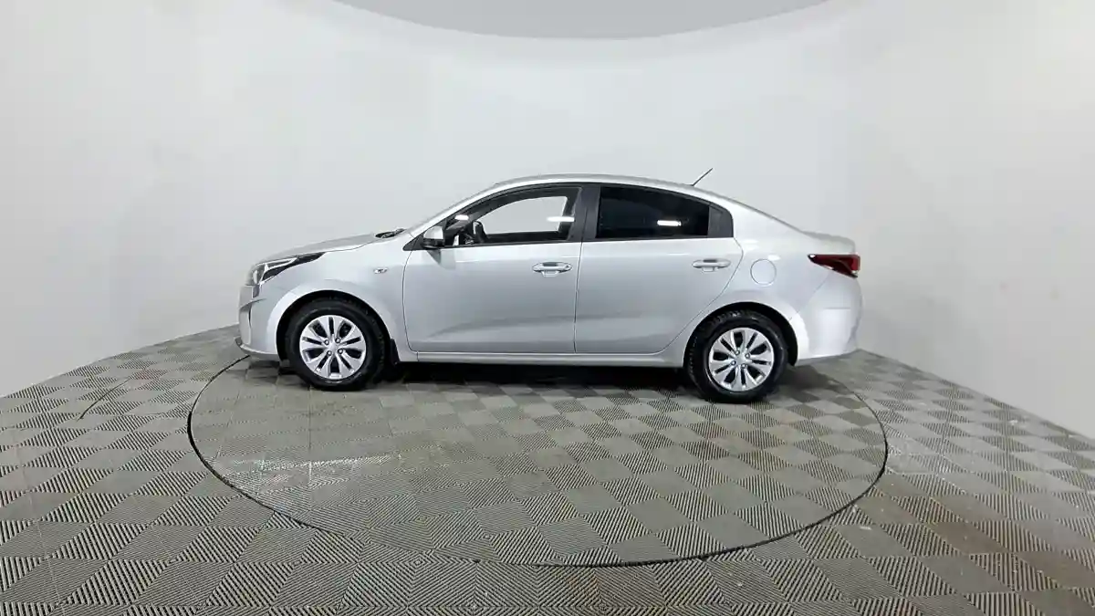 Kia Rio 2021 года за 7 990 000 тг. в Астана