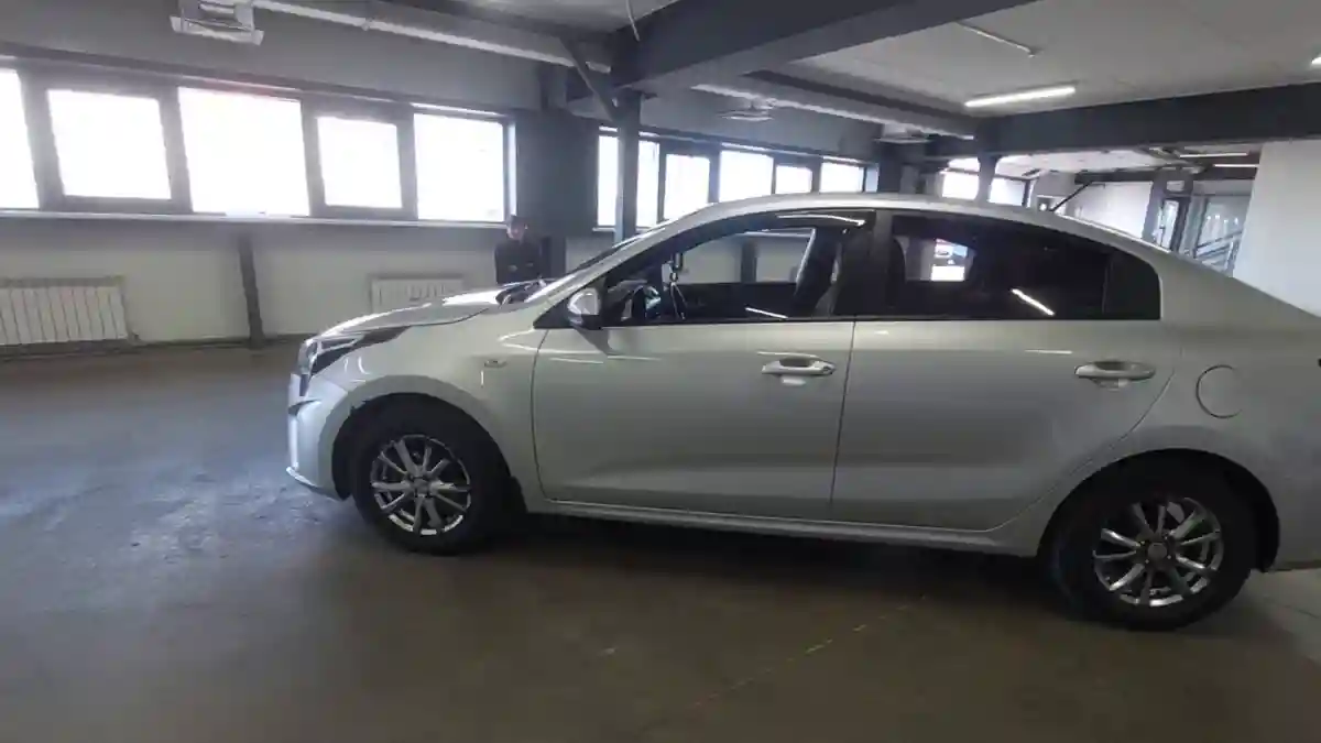 Kia Rio 2021 года за 7 500 000 тг. в Астана