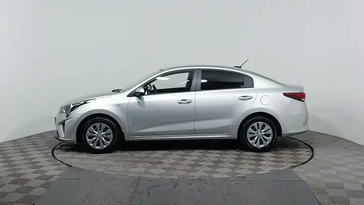 Kia Rio 2021 года за 8 090 000 тг. в Астана