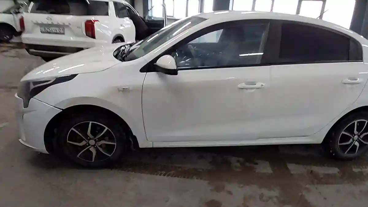 Kia Rio 2021 года за 8 200 000 тг. в Астана