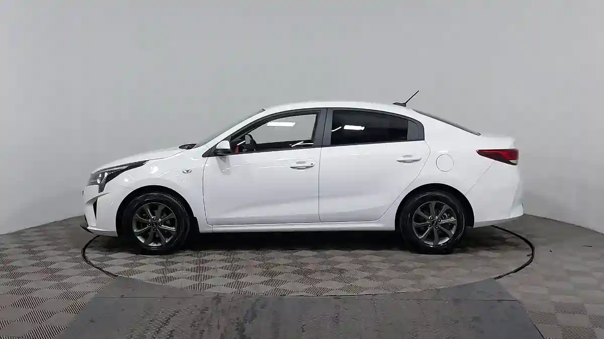 Kia Rio 2021 года за 8 590 000 тг. в Астана