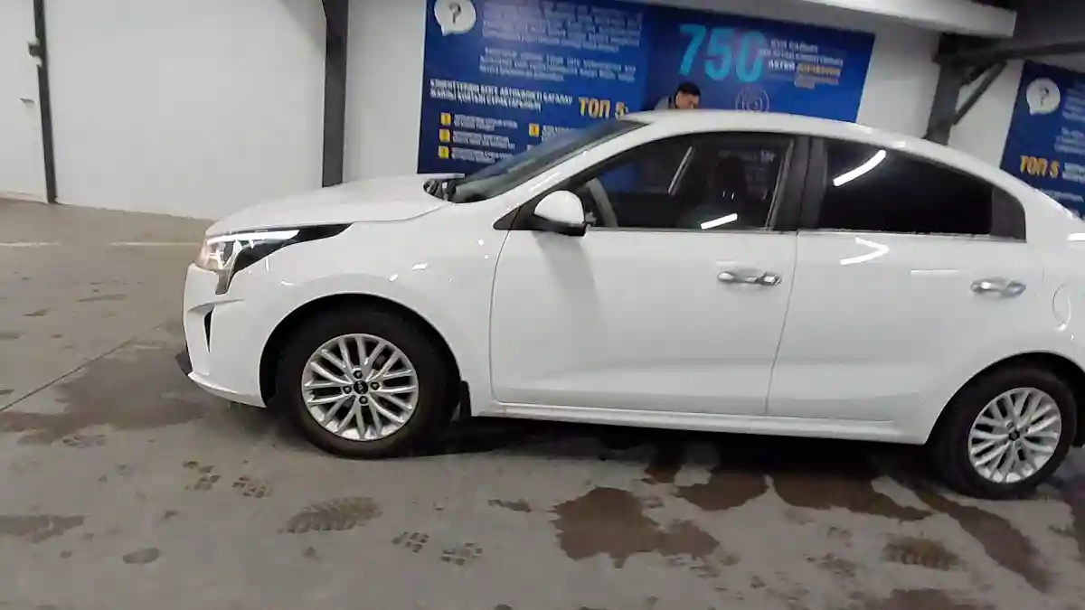 Kia Rio 2021 года за 8 000 000 тг. в Астана