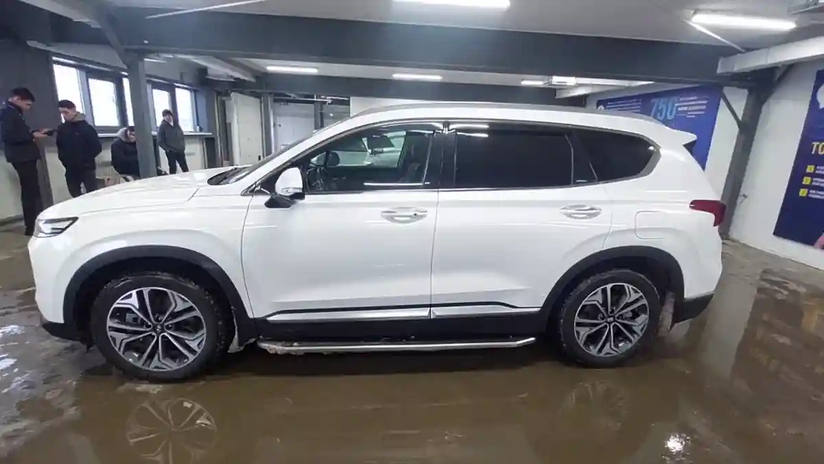 Hyundai Santa Fe 2019 года за 14 000 000 тг. в Астана