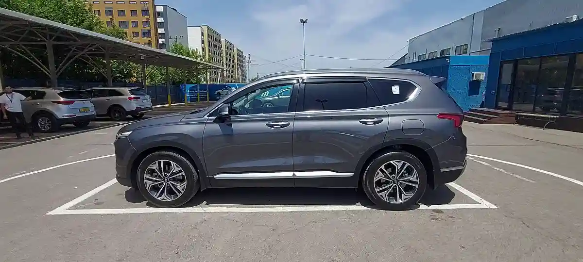 Hyundai Santa Fe 2018 года за 11 000 000 тг. в Алматы