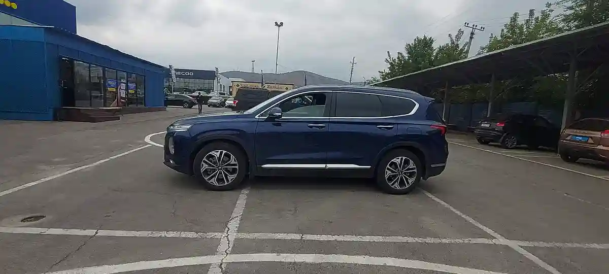 Hyundai Santa Fe 2019 года за 15 000 000 тг. в Алматы