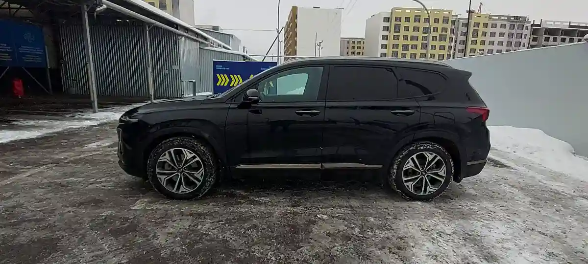 Hyundai Santa Fe 2019 года за 16 000 000 тг. в Алматы