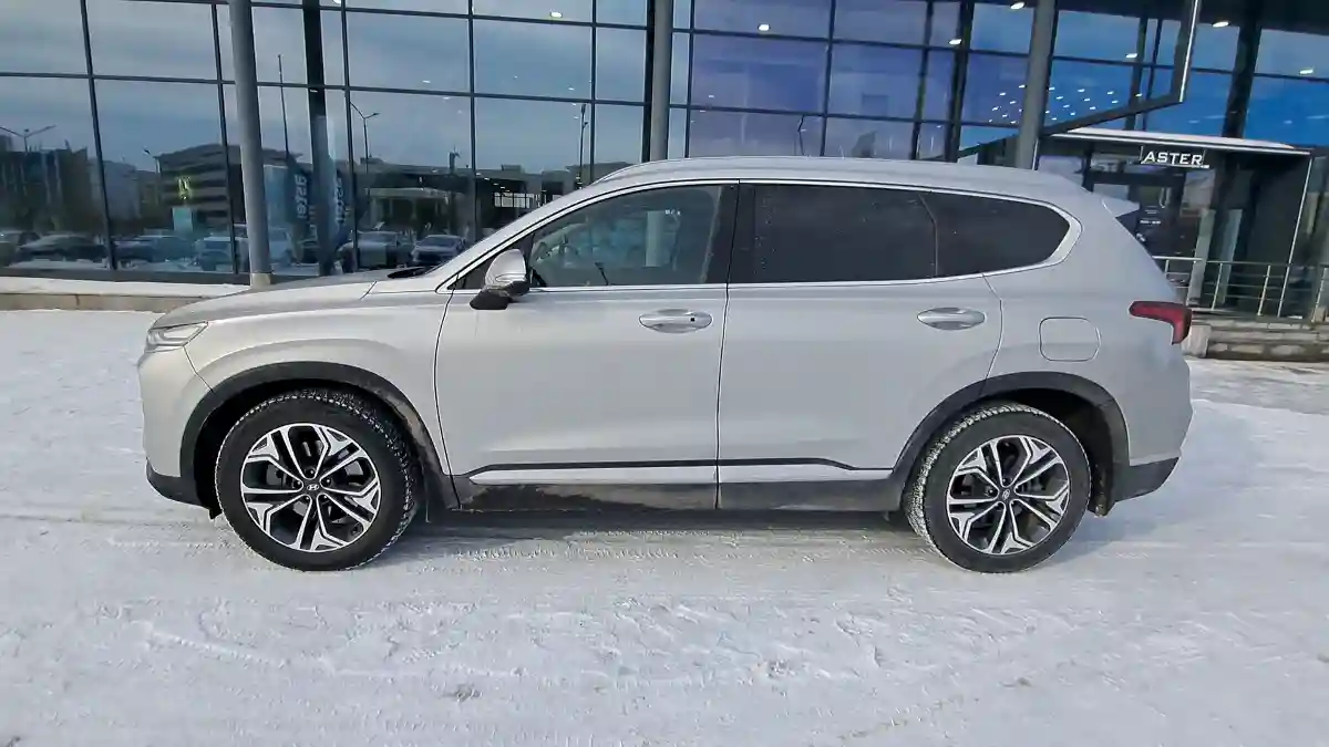 Hyundai Santa Fe 2019 года за 17 500 000 тг. в Астана