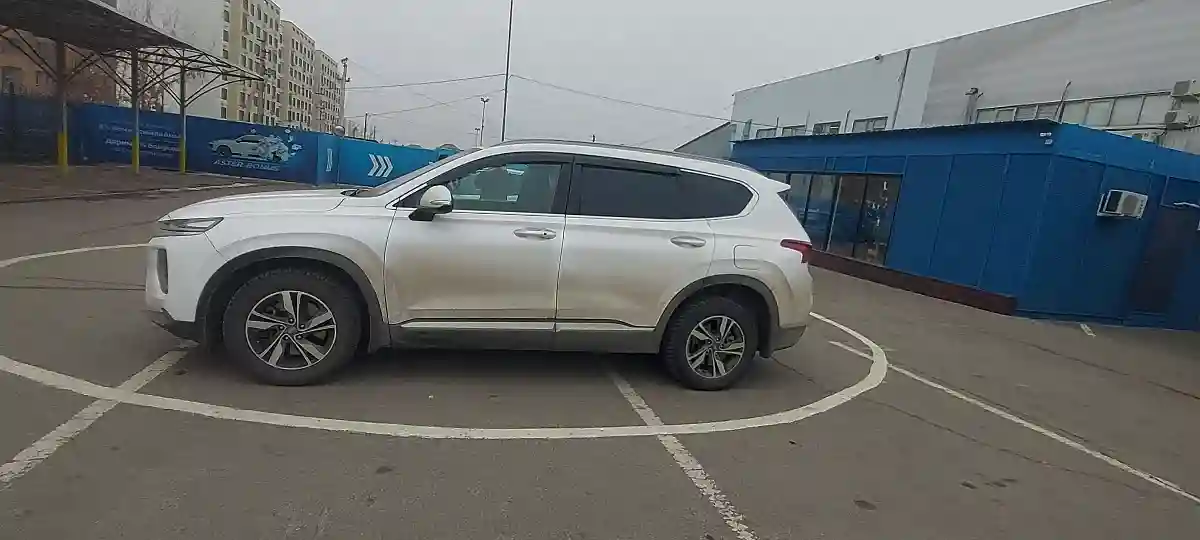 Hyundai Santa Fe 2020 года за 13 000 000 тг. в Алматы