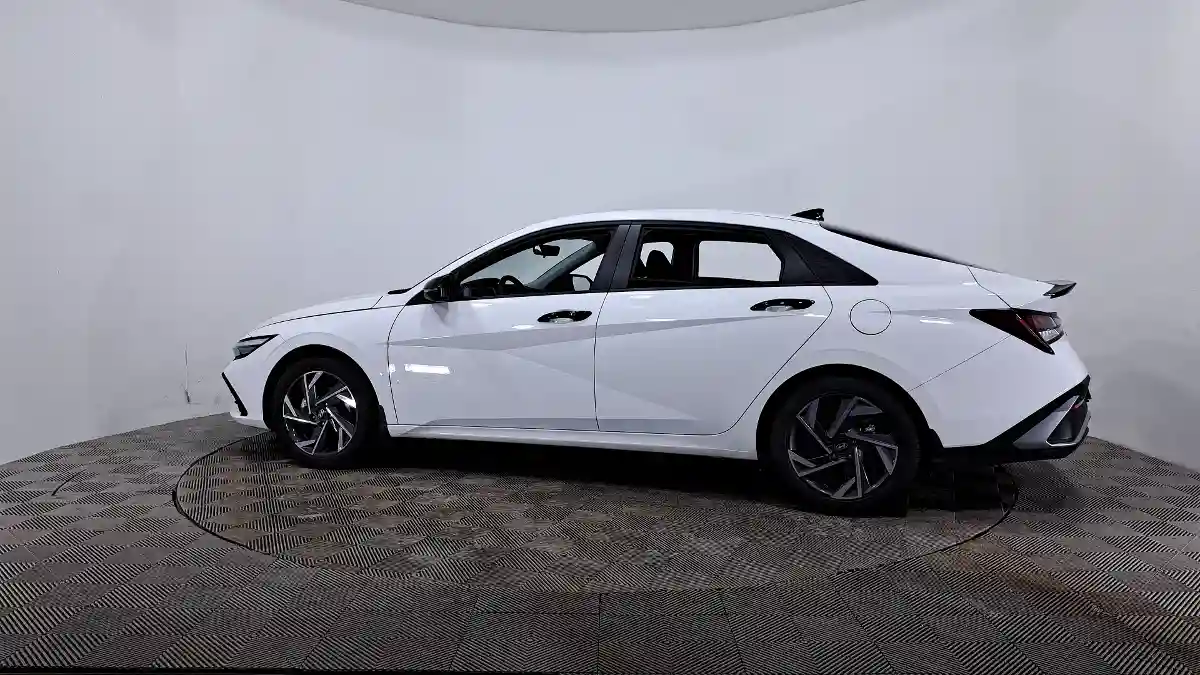Hyundai Elantra 2024 года за 9 790 000 тг. в Астана