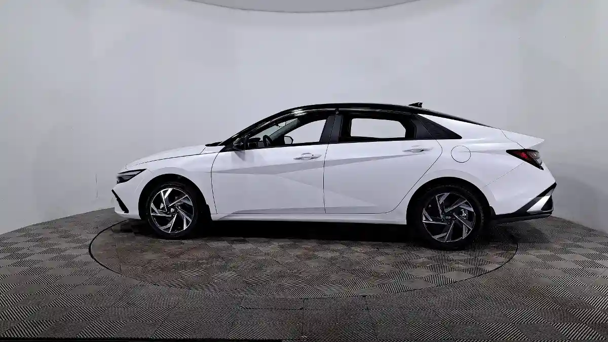 Hyundai Elantra 2025 года за 9 990 000 тг. в Астана