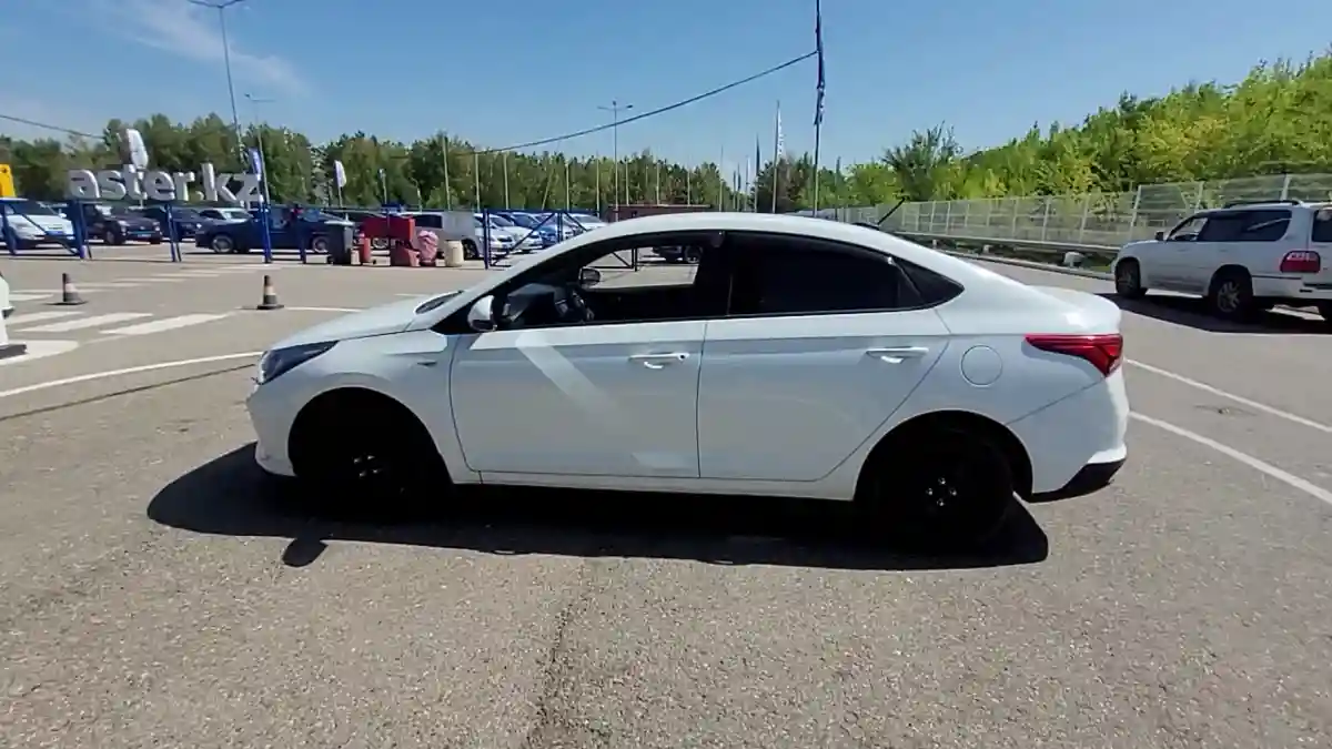 Hyundai Accent 2021 года за 6 890 000 тг. в Усть-Каменогорск