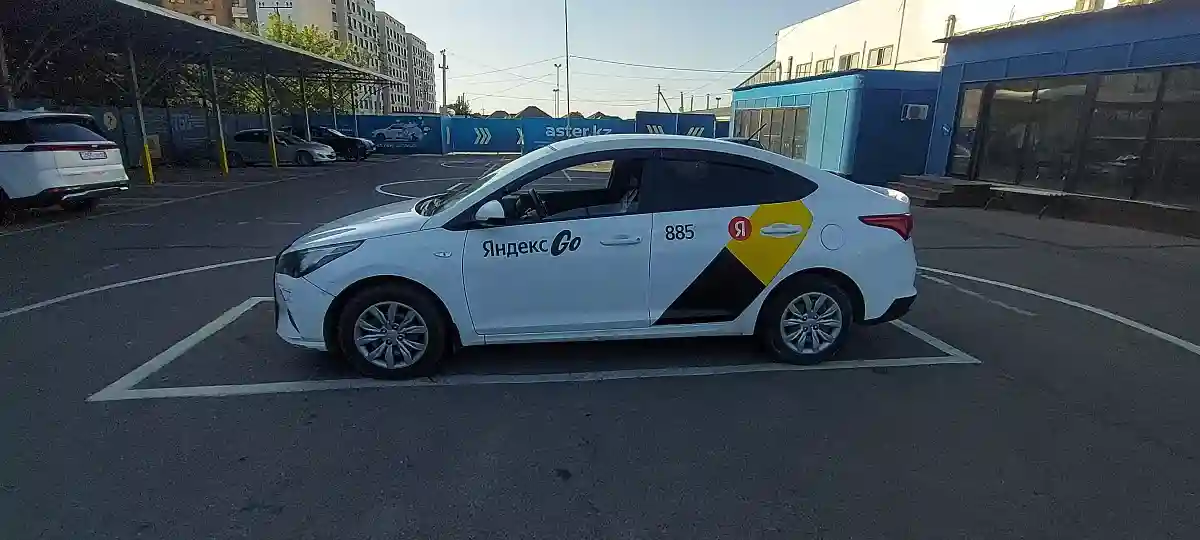 Hyundai Accent 2021 года за 8 000 000 тг. в Алматы