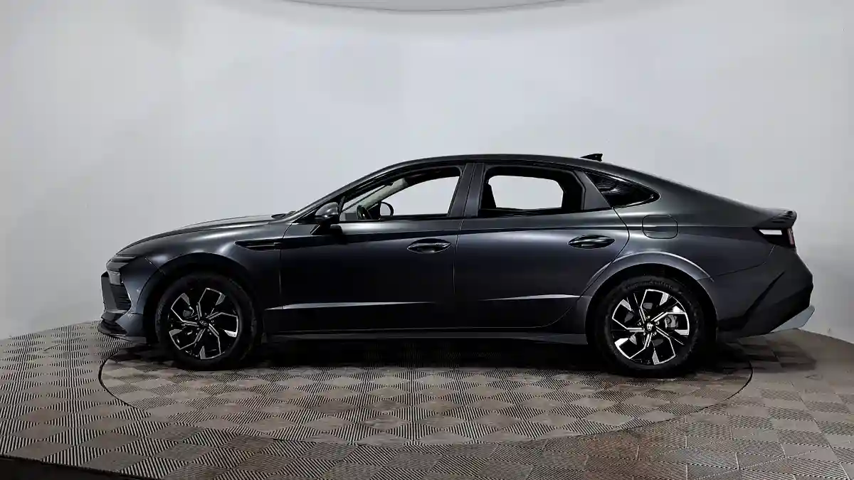 Hyundai Sonata 2023 года за 13 890 000 тг. в Астана