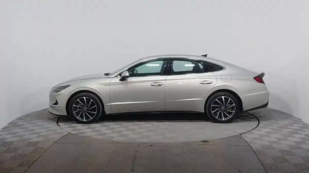 Hyundai Sonata 2022 года за 13 290 000 тг. в Астана
