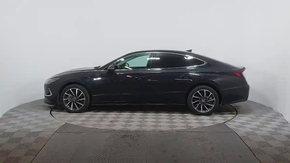 Hyundai Sonata 2023 года за 13 290 000 тг. в Астана