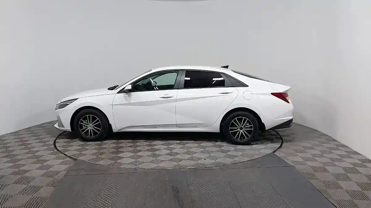 Hyundai Elantra 2021 года за 8 990 000 тг. в Астана