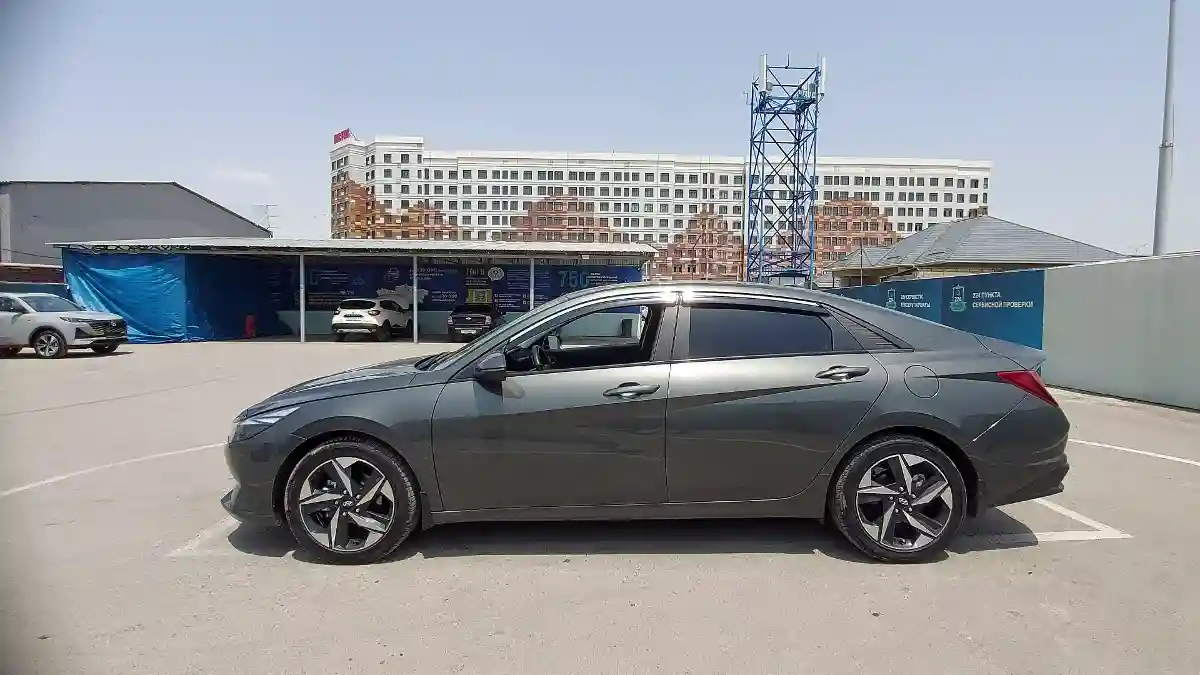 Hyundai Elantra 2021 года за 9 000 000 тг. в Шымкент