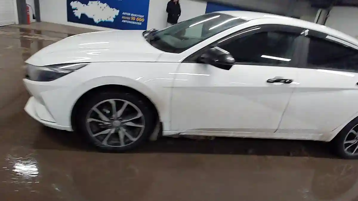 Hyundai Elantra 2021 года за 8 500 000 тг. в Астана