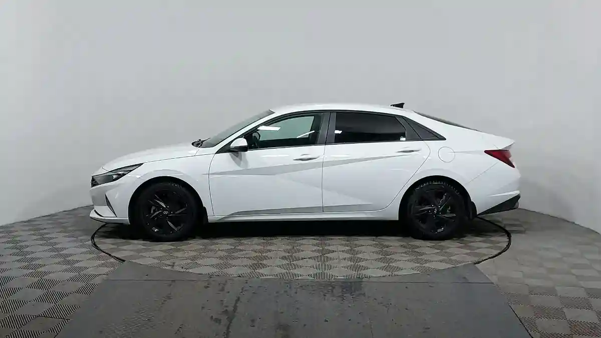 Hyundai Elantra 2021 года за 9 390 000 тг. в Астана