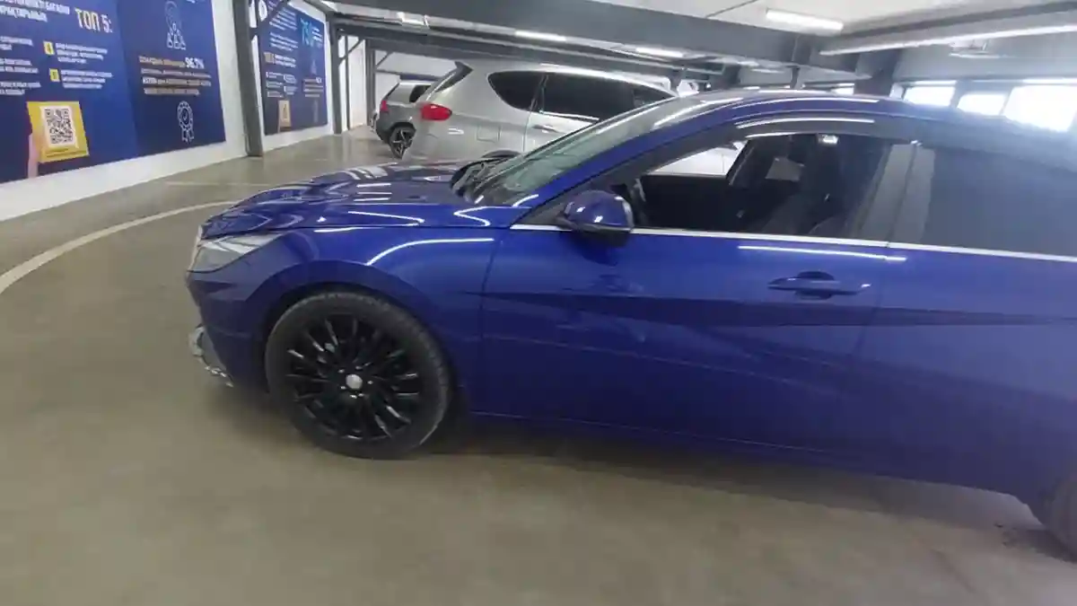 Hyundai Elantra 2021 года за 9 500 000 тг. в Астана