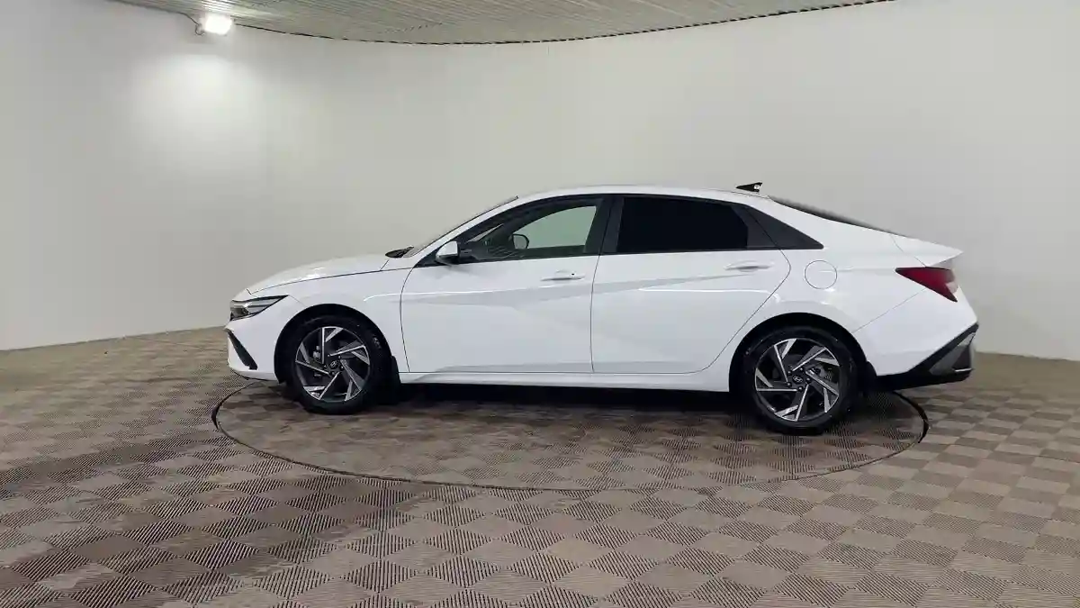 Hyundai Elantra 2023 года за 9 850 000 тг. в Шымкент