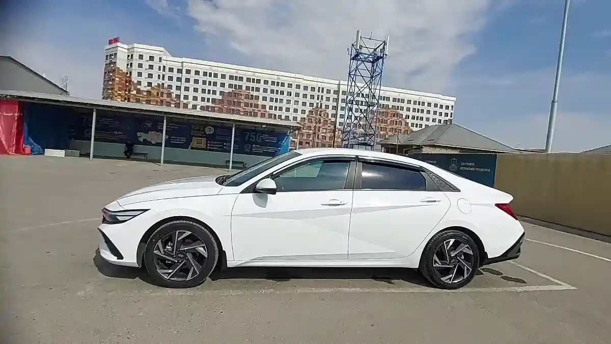Hyundai Elantra 2023 года за 11 000 000 тг. в Шымкент