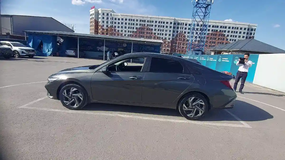 Hyundai Elantra 2024 года за 9 800 000 тг. в Шымкент