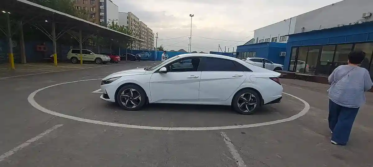 Hyundai Elantra 2022 года за 11 000 000 тг. в Алматы