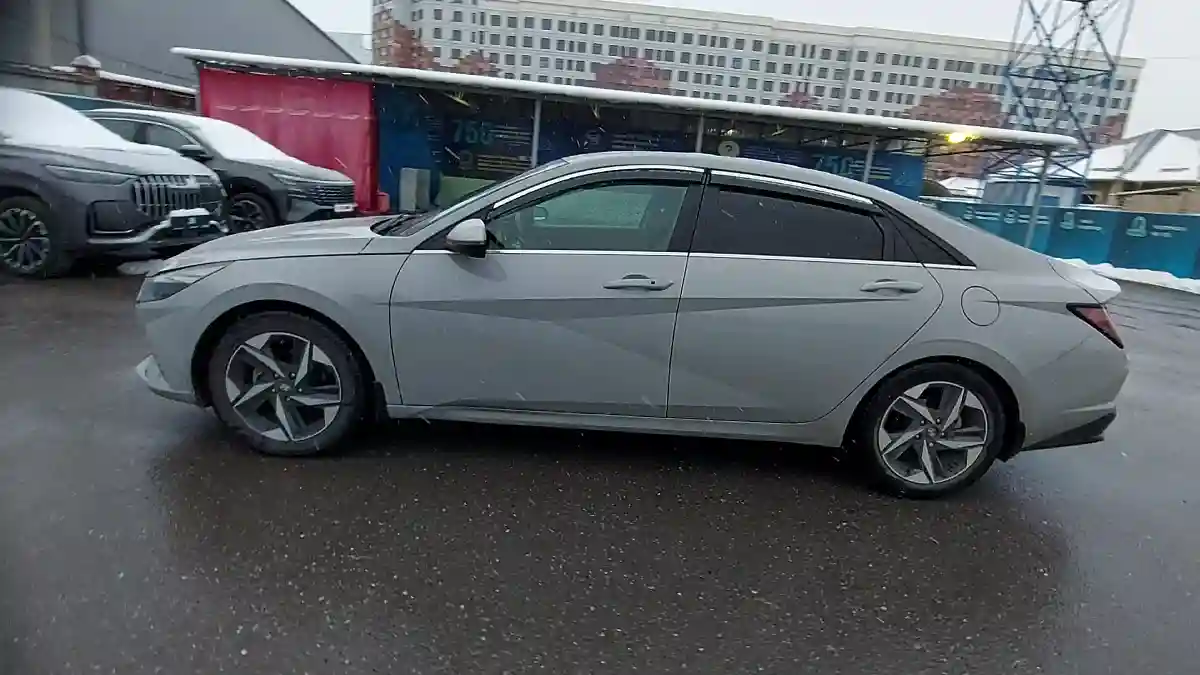 Hyundai Elantra 2023 года за 9 500 000 тг. в Шымкент