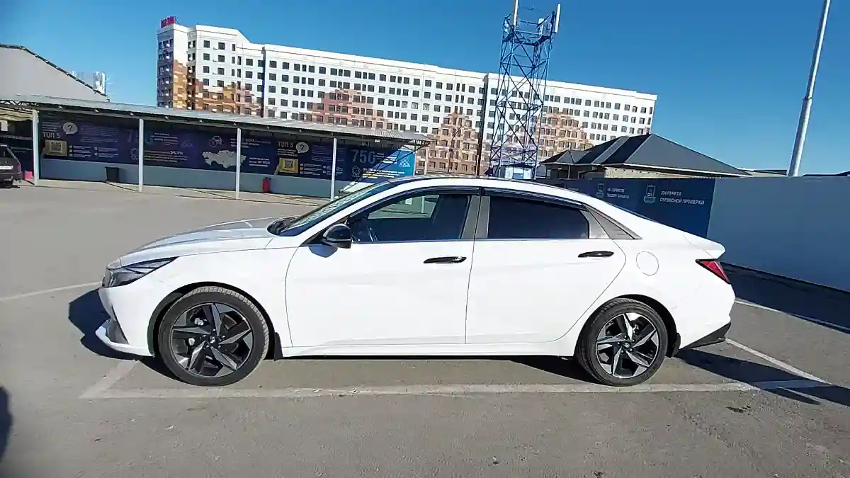 Hyundai Elantra 2023 года за 11 500 000 тг. в Шымкент