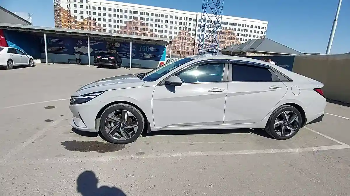 Hyundai Elantra 2023 года за 13 000 000 тг. в Шымкент