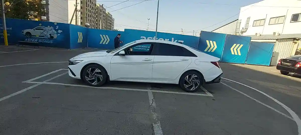 Hyundai Elantra 2023 года за 11 000 000 тг. в Алматы