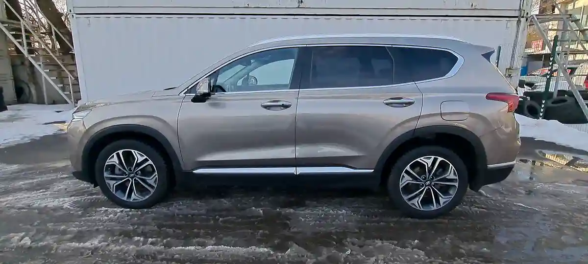 Hyundai Santa Fe 2020 года за 14 000 000 тг. в Алматы