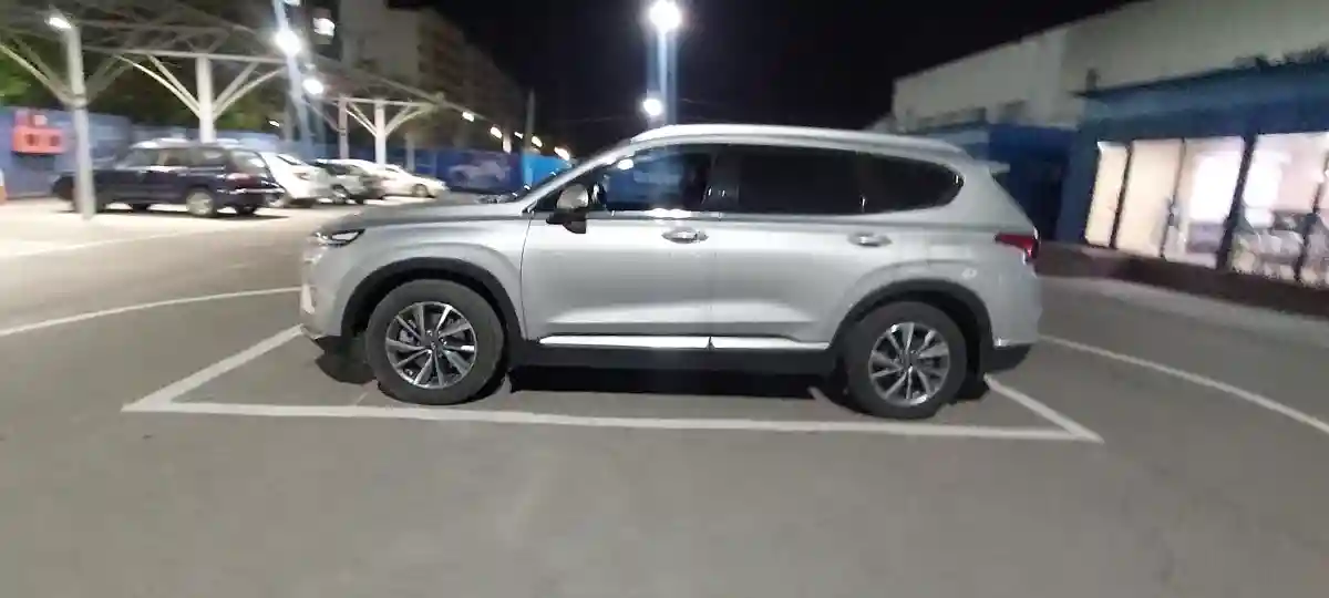 Hyundai Santa Fe 2020 года за 13 000 000 тг. в Алматы