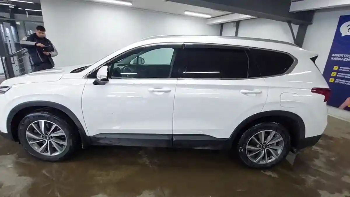 Hyundai Santa Fe 2020 года за 13 400 000 тг. в Астана