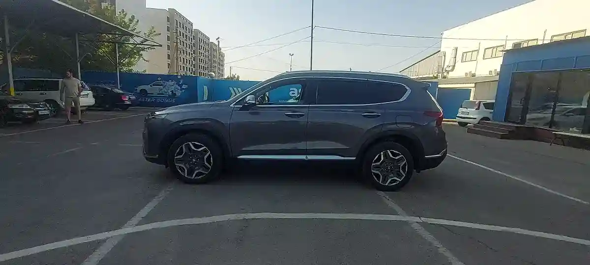 Hyundai Santa Fe 2021 года за 16 000 000 тг. в Алматы
