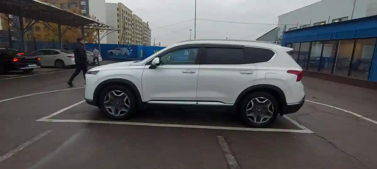 Hyundai Santa Fe 2021 года за 17 000 000 тг. в Алматы