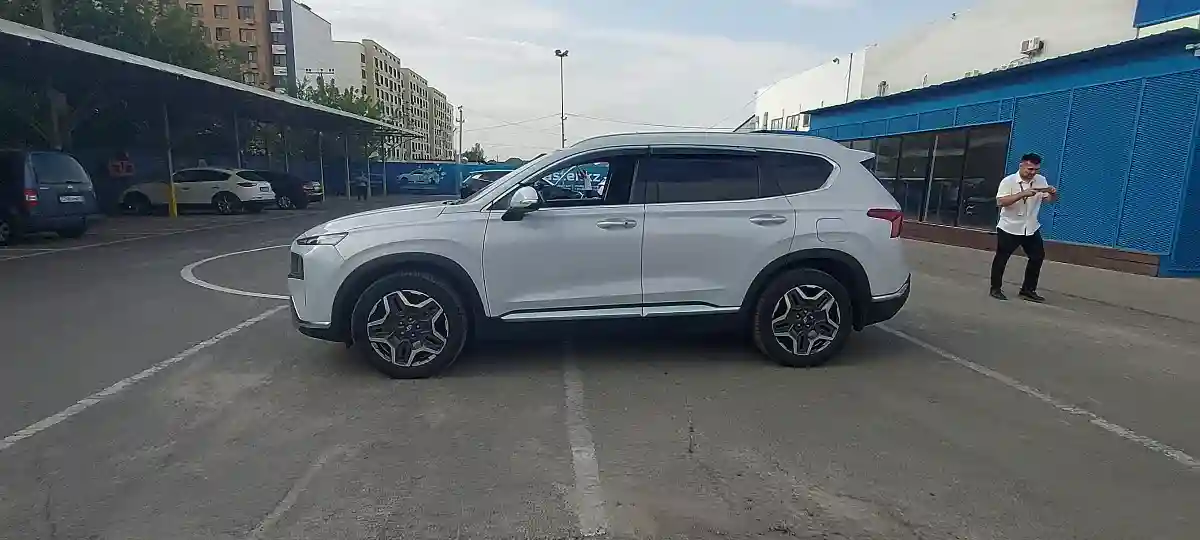 Hyundai Santa Fe 2021 года за 17 000 000 тг. в Алматы