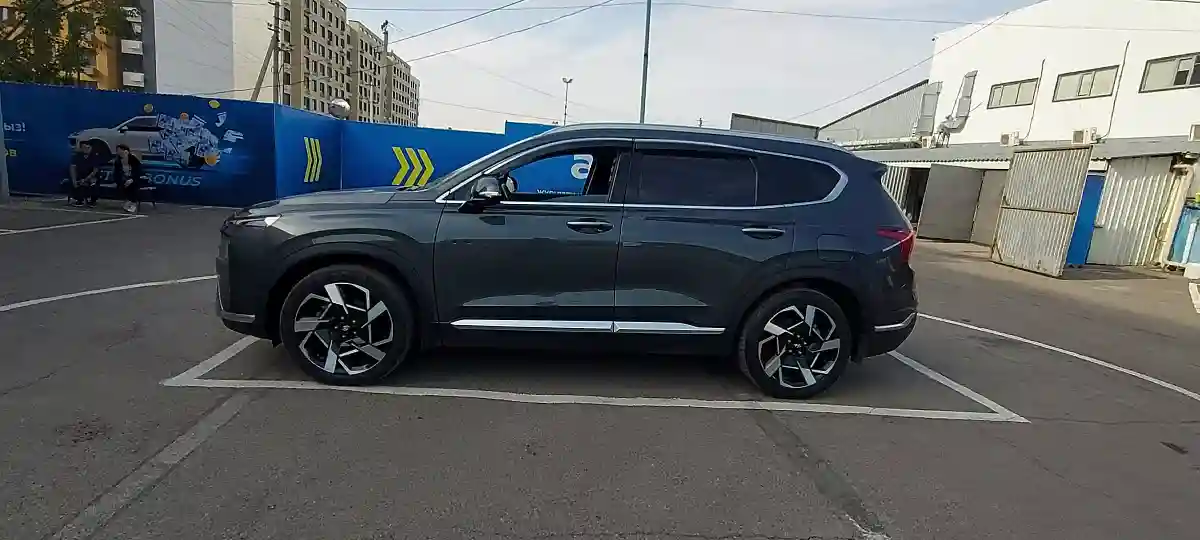 Hyundai Santa Fe 2022 года за 18 700 000 тг. в Алматы