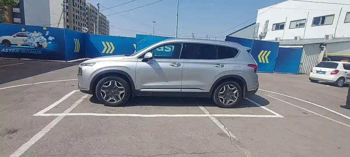 Hyundai Santa Fe 2022 года за 18 000 000 тг. в Алматы