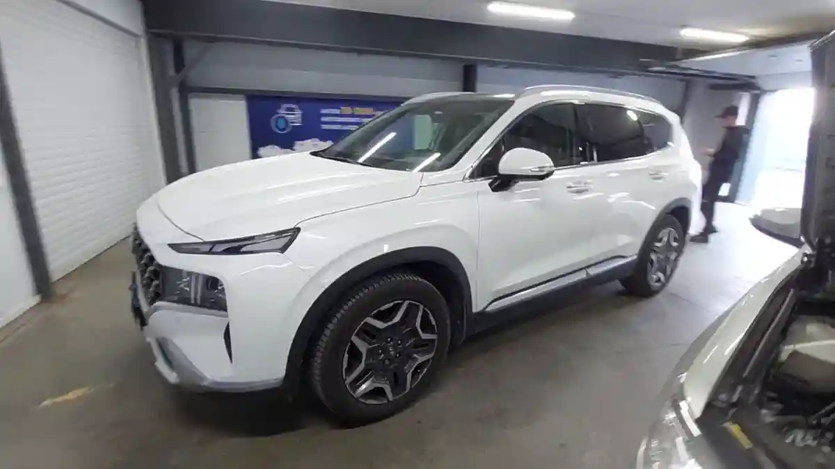 Hyundai Santa Fe 2023 года за 18 600 000 тг. в Астана