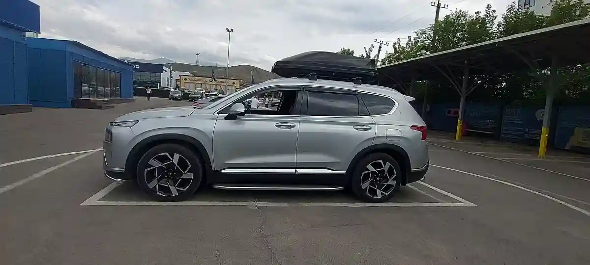 Hyundai Santa Fe 2023 года за 19 000 000 тг. в Алматы