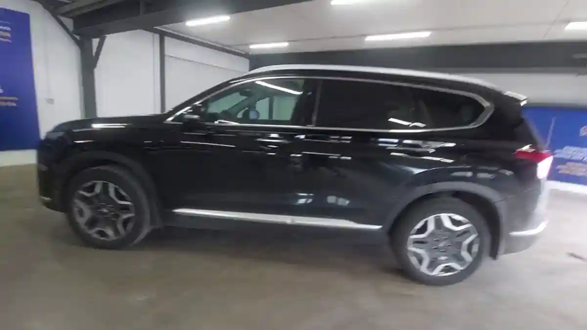 Hyundai Santa Fe 2023 года за 18 000 000 тг. в Астана