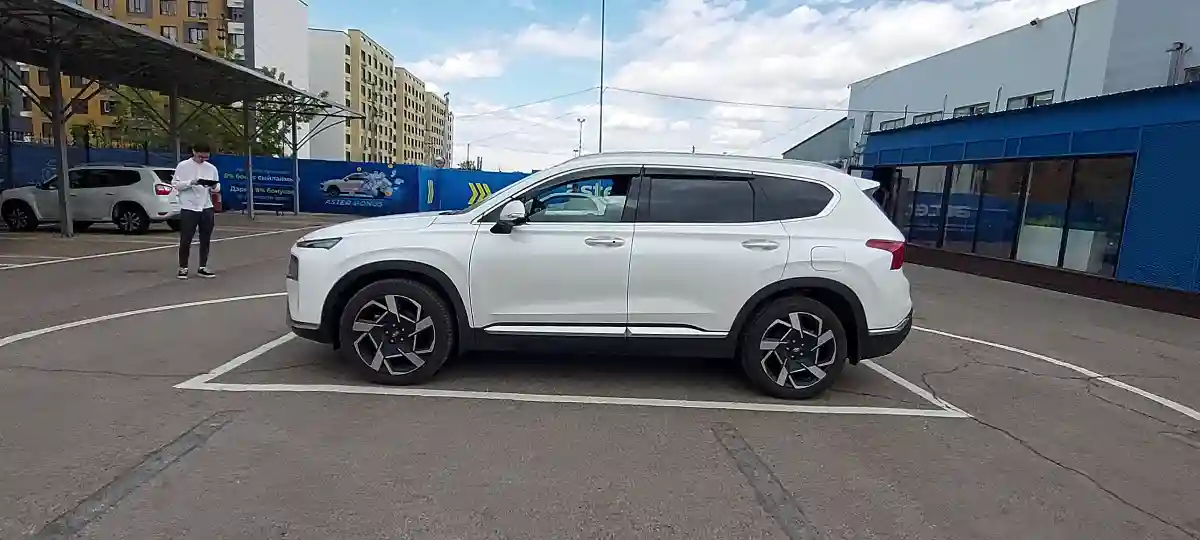 Hyundai Santa Fe 2023 года за 18 000 000 тг. в Алматы