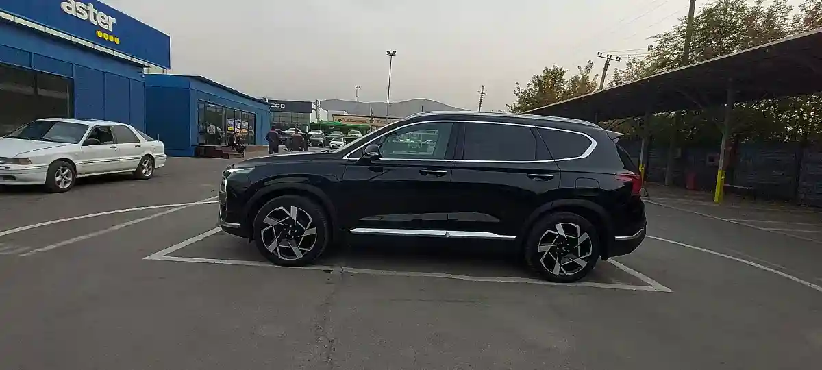 Hyundai Santa Fe 2023 года за 22 000 000 тг. в Алматы
